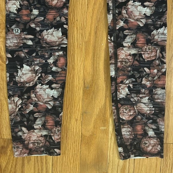 Lululemon sz 4 Fast & Free 7/8 Tight II *Nulux 25"
Peony Multi Floral Print VGUC - Picture 5 of 14